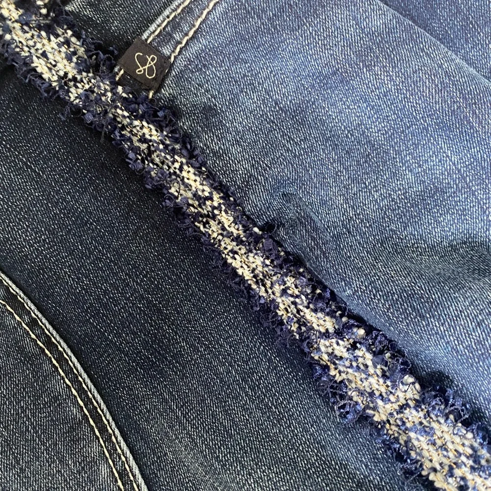 Lola Jeans.  Kate. High rise ankle. - Picture 4 of 4